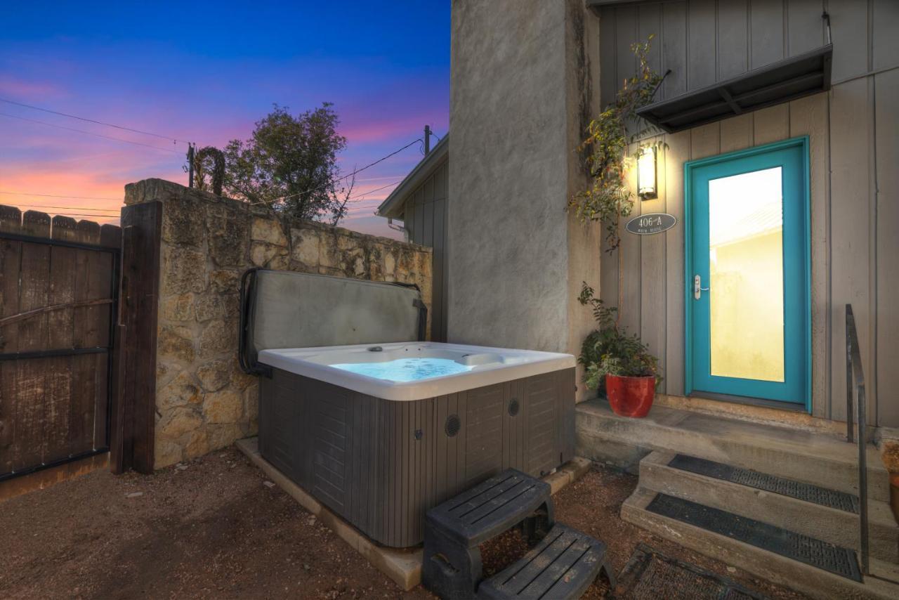 406 Lodge-A: Hot-Tub & 2 Blks To Main St Fredericksburg Ngoại thất bức ảnh